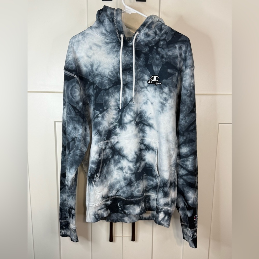 Champion Men's Blue and White Tie-Dye Sweater